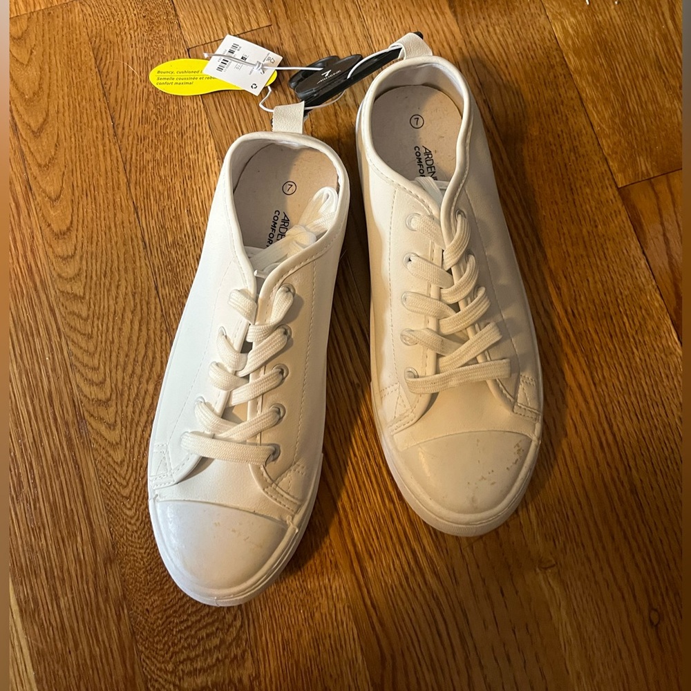Ardene white tennis shoes